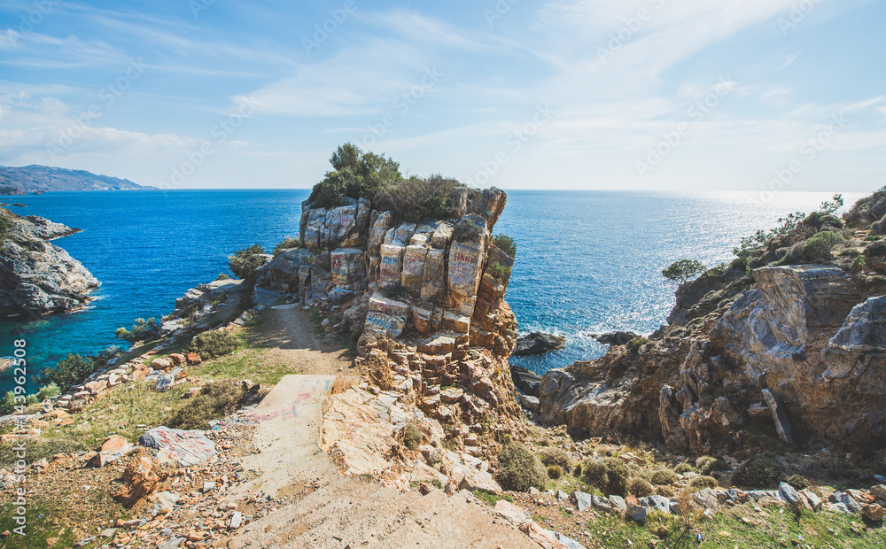 c日土耳其南部加齐帕萨附近地中海海岸的海水和岩石美景