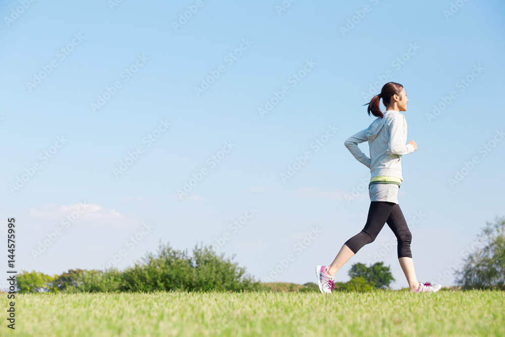 女性　ジョギング