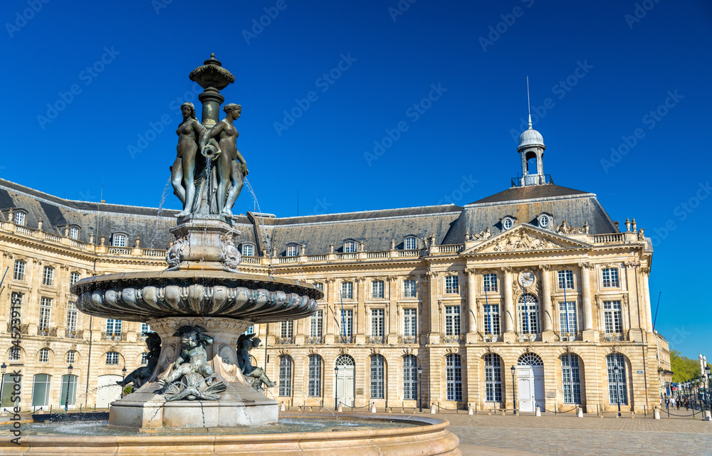 法国波尔多Bourse广场上的三女神喷泉