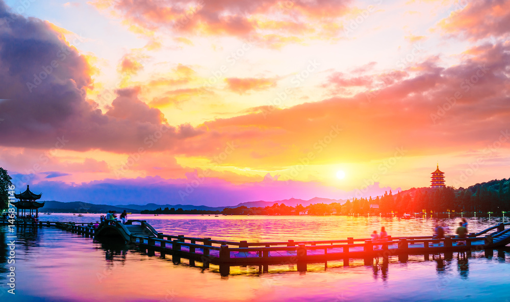 日落时分美丽的杭州西湖风光
