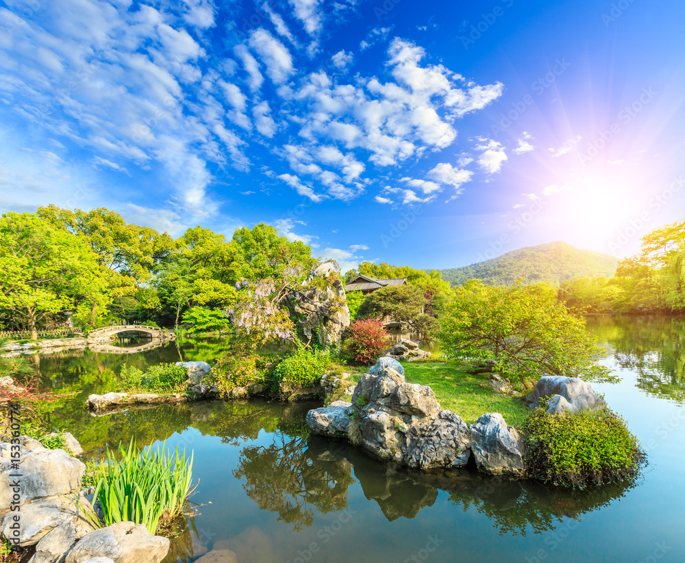 夏日美丽的杭州西湖花园，中国