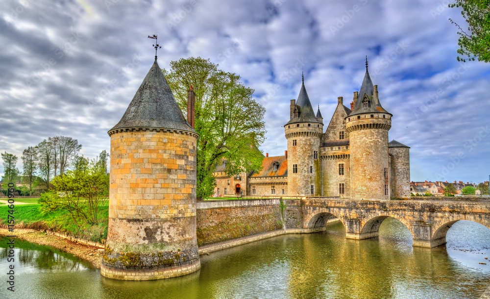 法国卢瓦尔河谷城堡上的卢瓦尔河畔苏利城堡