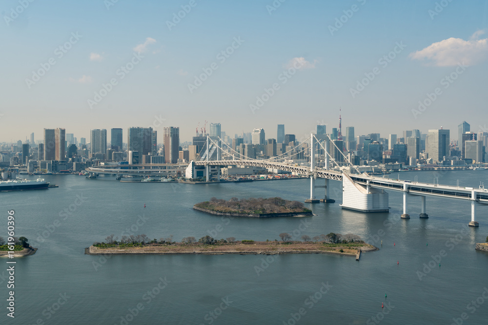 东京湾，东京天际线和日本东京彩虹桥尽收眼底。