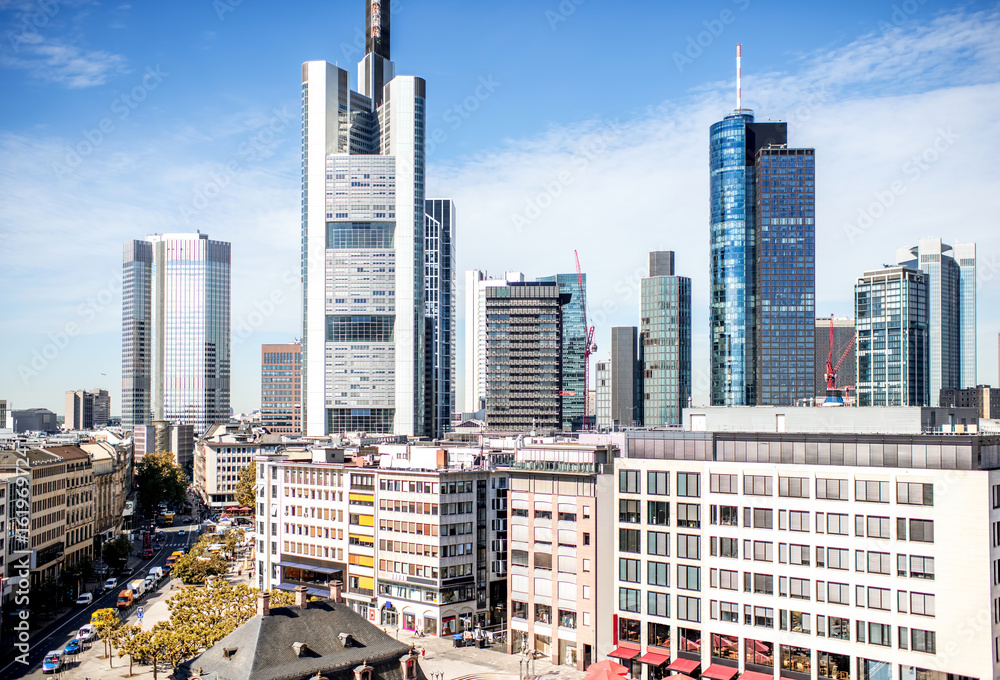 德国法兰克福金融区摩天大楼林立的美丽天际线