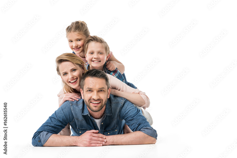 微笑的一家人在一起，与世隔绝