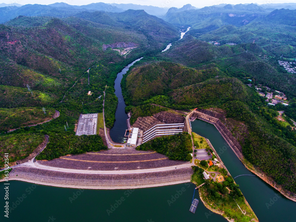 Srinakarin大坝蓄水公共部门是一座为在干旱期间蓄水而建造的大坝