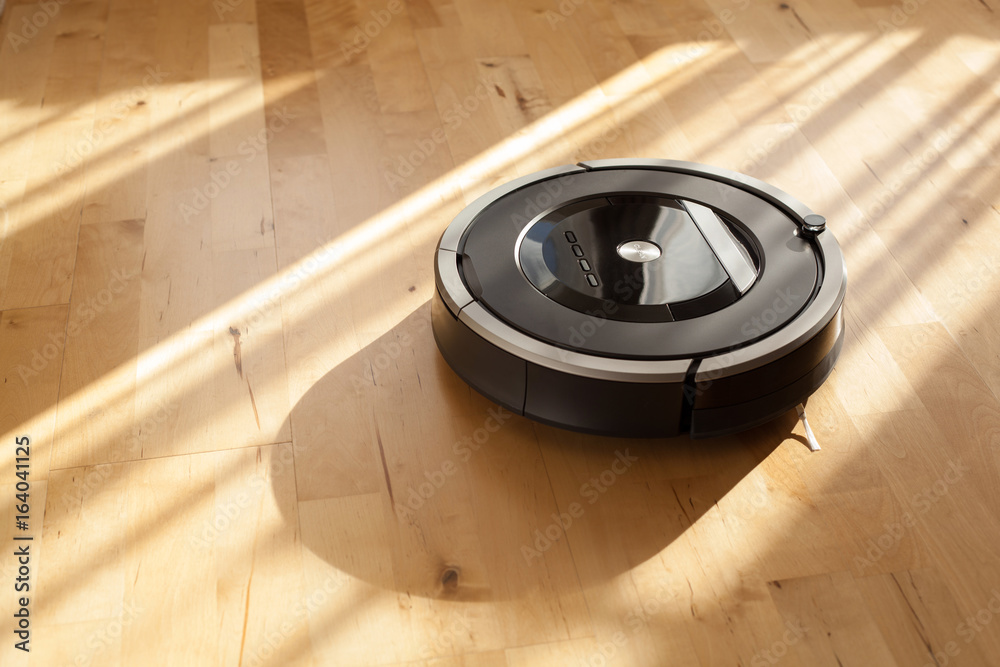 强化木地板智能清洁技术上的机器人吸尘器