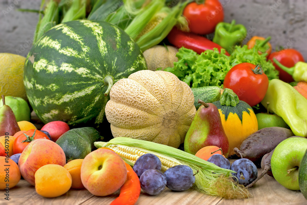 吃健康食品，饮食中要有新鲜的有机水果和蔬菜