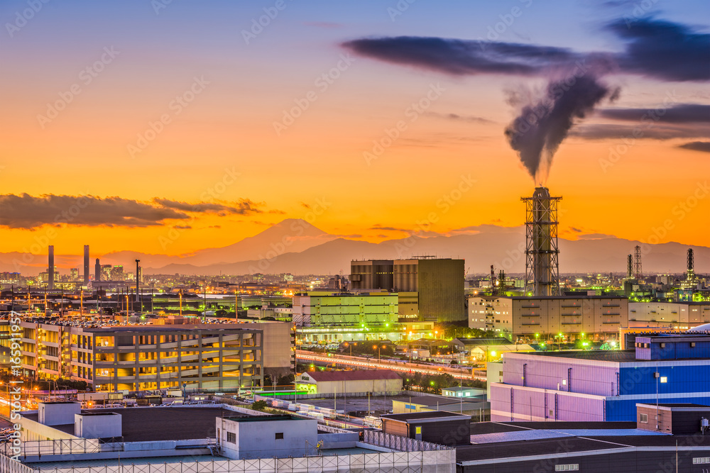 川崎，日本工厂和富士山。