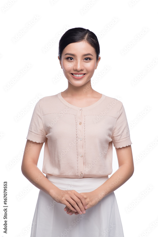 站着的漂亮年轻的越南女孩。天生漂亮的女人。