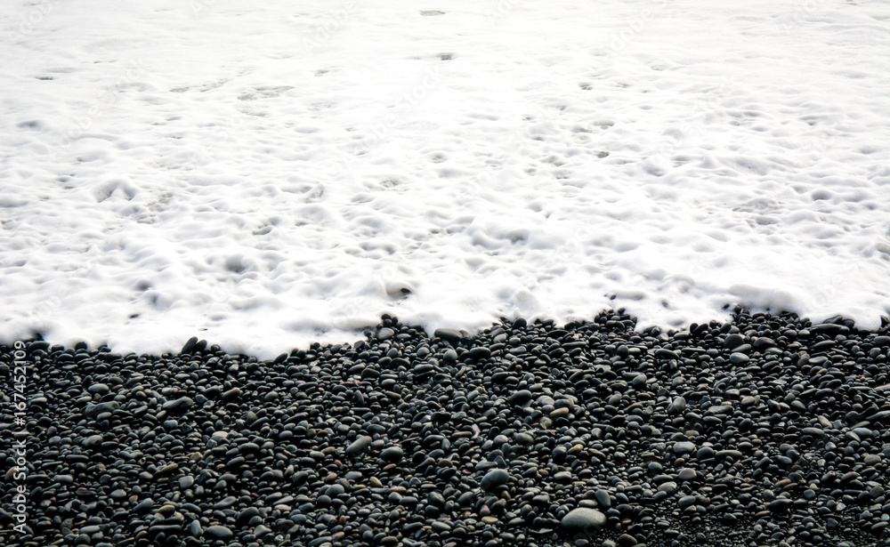 冰岛大西洋Vik村附近的Reynisfjara海岸黑沙滩