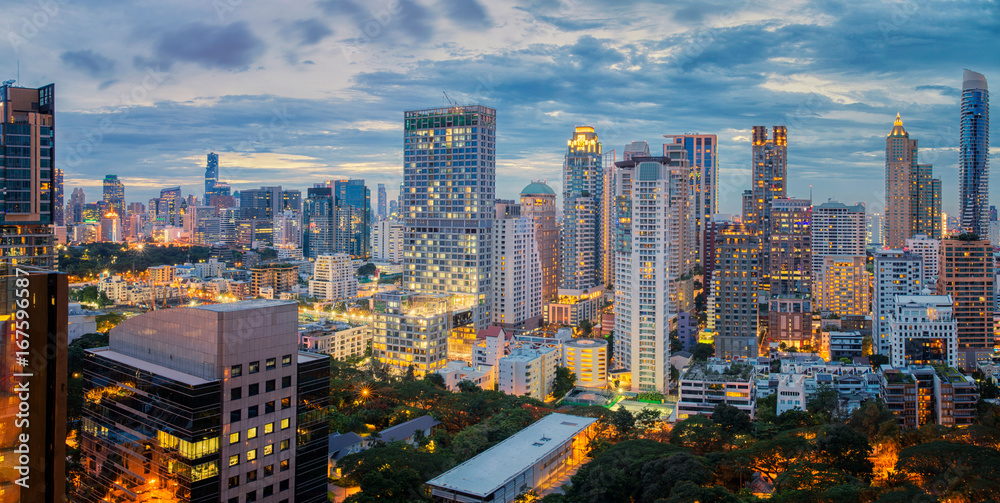 曼谷城市的日落与光明