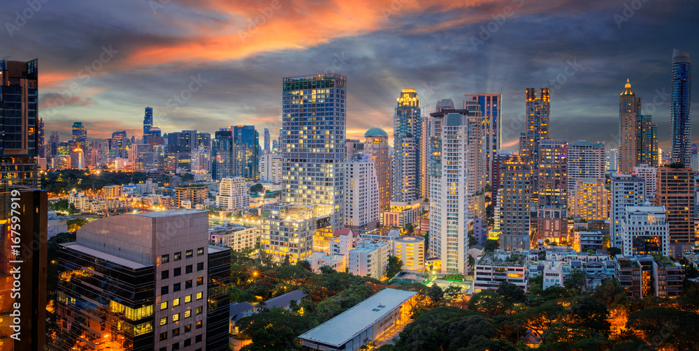 曼谷城市的日落与光明