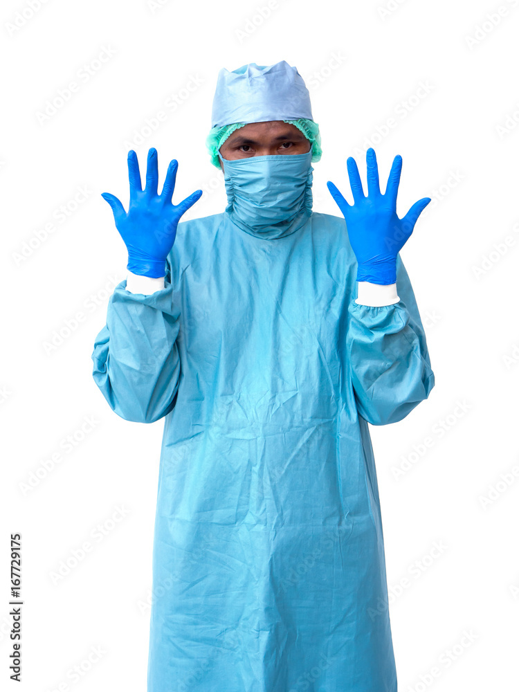 身穿制服、白底戴医用手套的亚洲外科医生