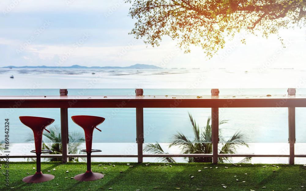 带海景露台的咖啡馆或餐厅，Holiday Va休闲休闲的现代情侣椅