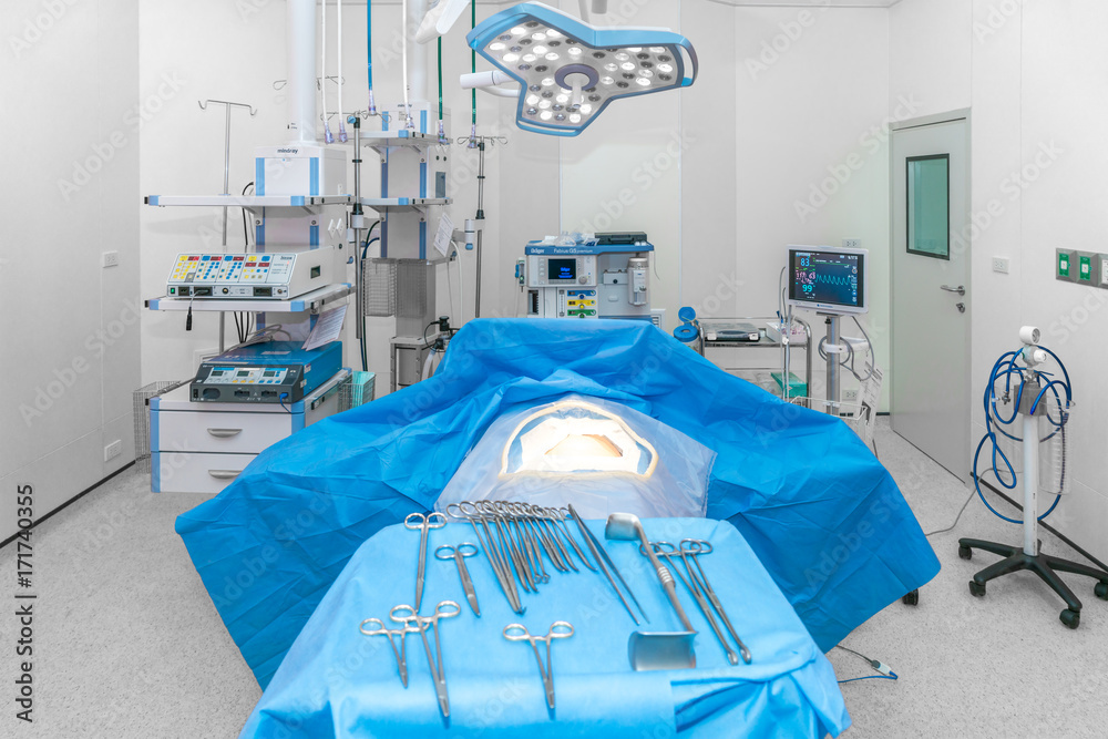医院现代手术室设备和医疗器械手术室内部视图
