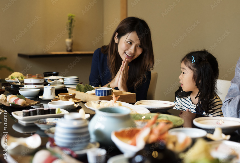 日本家庭幸福共餐