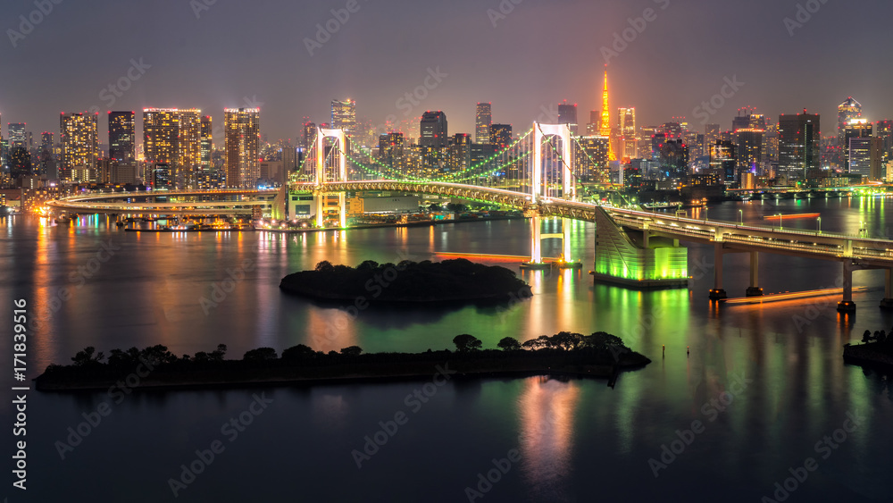 日本的东京塔和彩虹桥