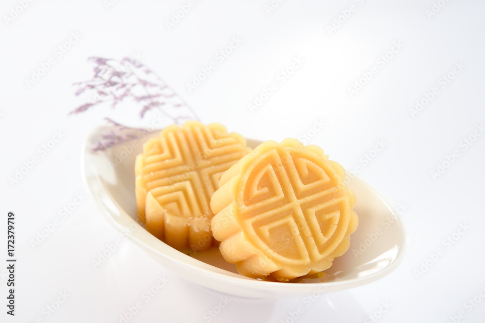 Mung bean cake (lvdougao) is a traditional and popular Chinese dessert in summer made for the Moon F
