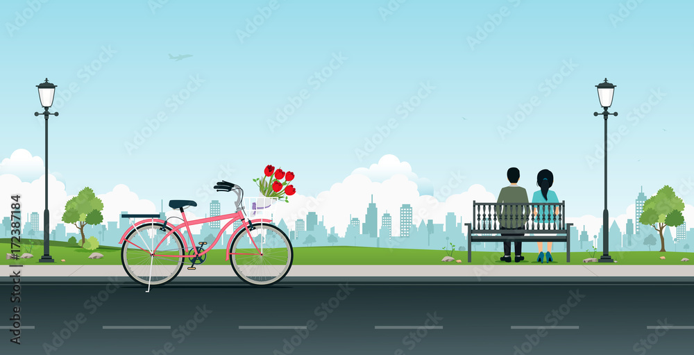 自行车停在公园的街道上，篮子里放着鲜花。
