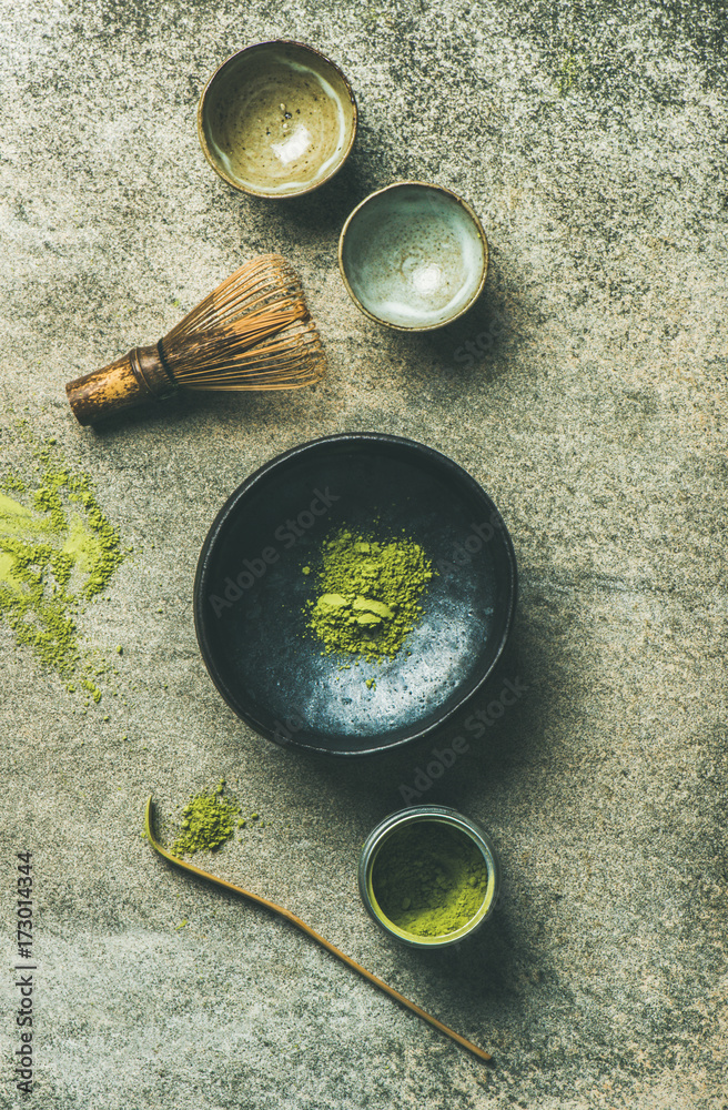 日本抹茶冲泡工具的平面布局。锡罐抹茶粉，茶勺，茶森