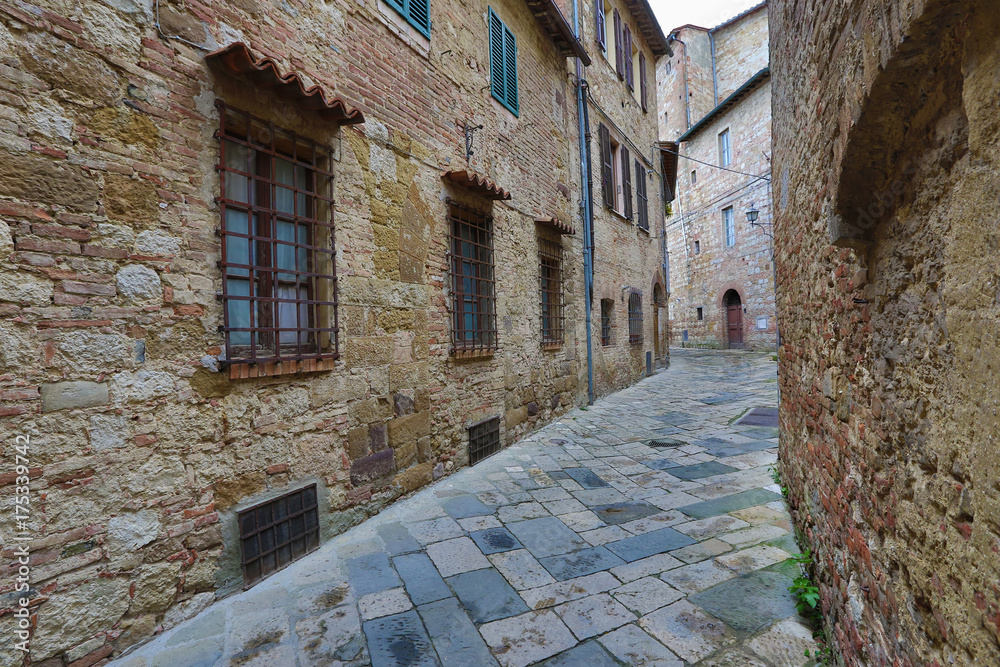 意大利中世纪古镇的街道