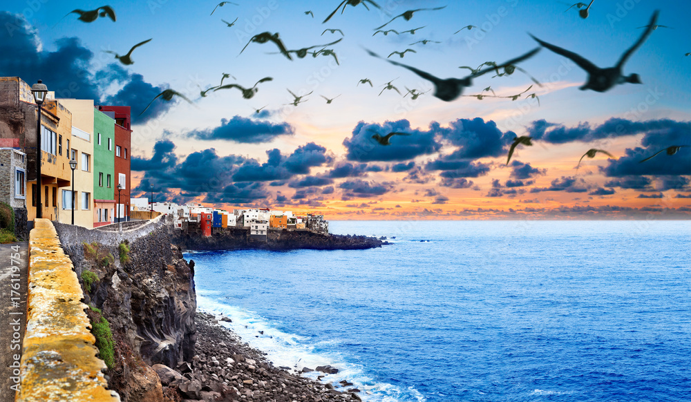 加那利群岛，特内里费岛。在西班牙的比赛中获胜