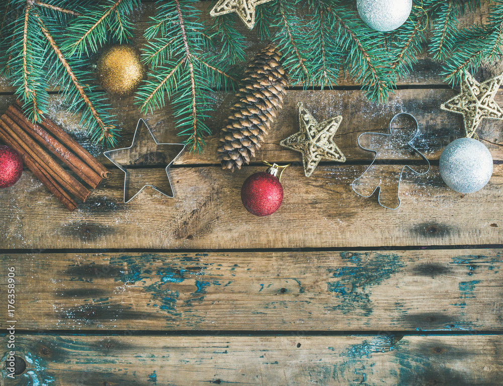 圣诞节或新年假期平面布置，俯视图，复制空间。冷杉树枝，松果，肉桂