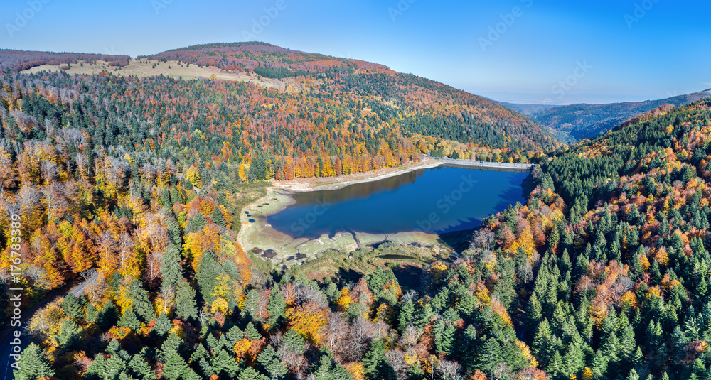 Lac de la Lauch，法国上莱茵沃斯日山脉的一个湖泊