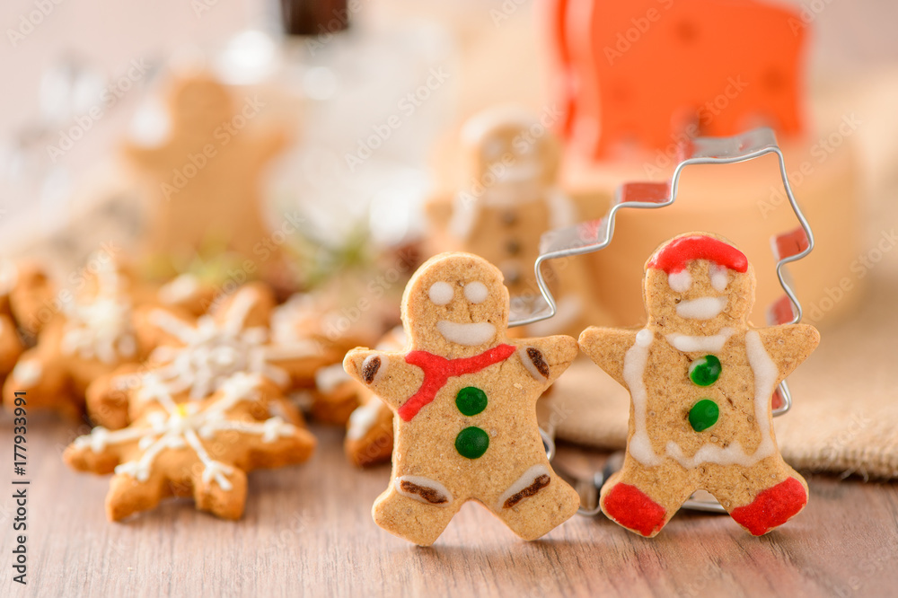 圣诞食品。姜饼人和姜饼明星饼干圣诞节背景。圣诞甜点