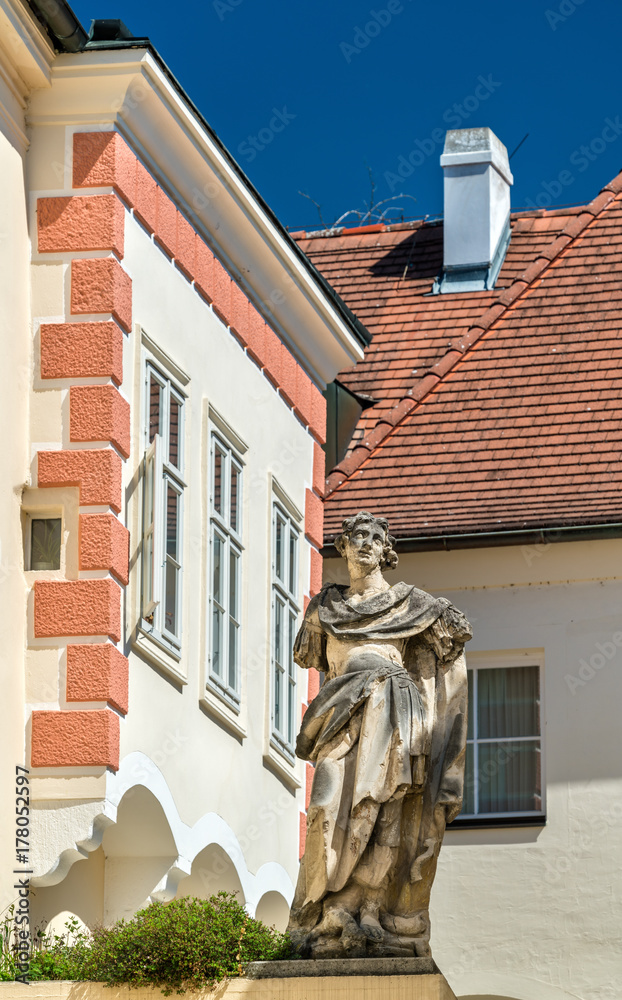 奥地利Krems an der Donau老城的雕像