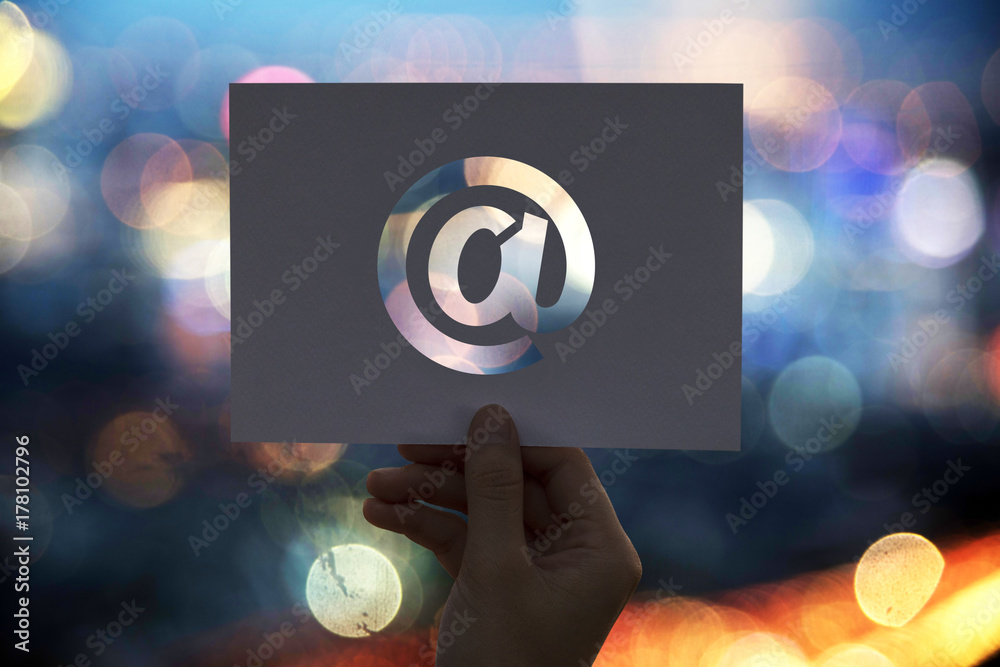标志处的电子邮件网络通信穿孔纸