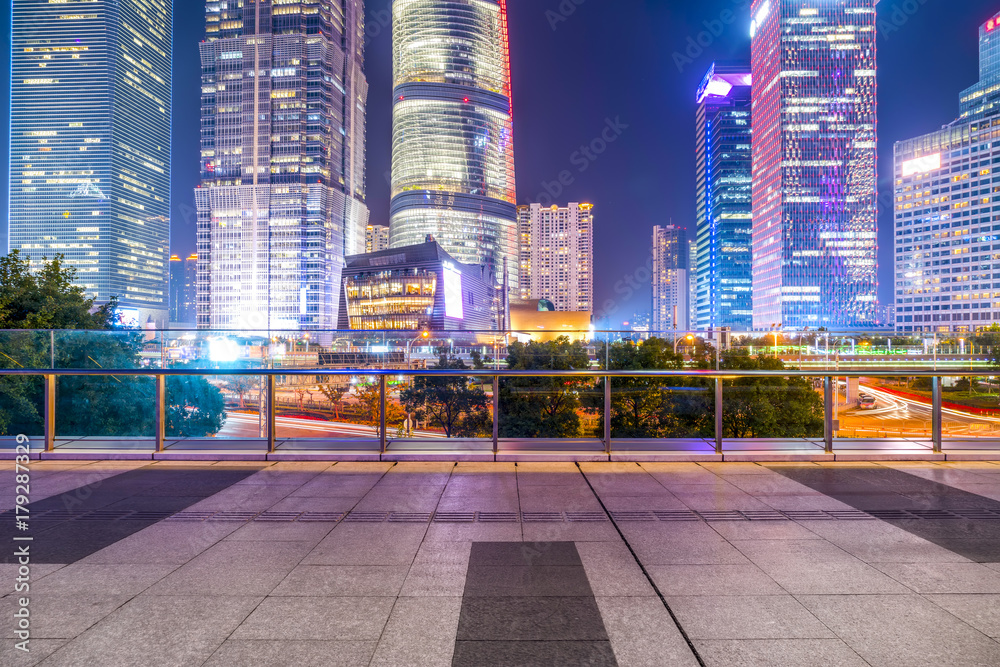 上海陆家嘴金融区广场之夜