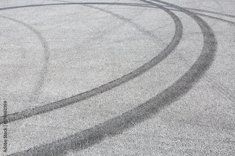 抽象背景黑色轮胎在沥青路面打滑，赛道高角度拍摄
