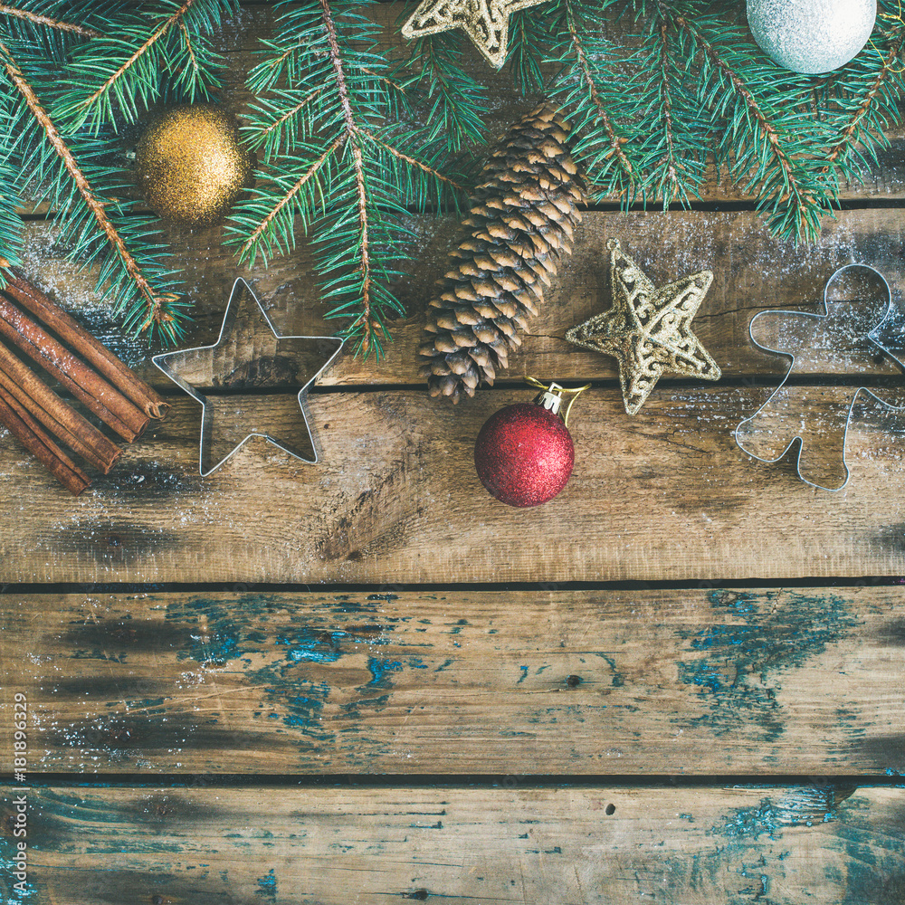 圣诞节或新年假期平面布置，俯视图，复制空间，方形作物。冷杉树枝，松树