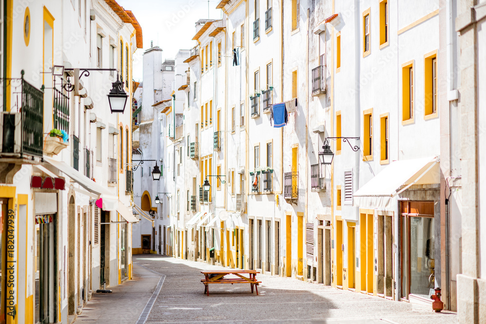 葡萄牙埃沃拉市美丽的旧住宅街景