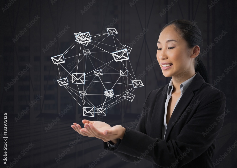 消息电子邮件应用程序图标已连接，女商人与手