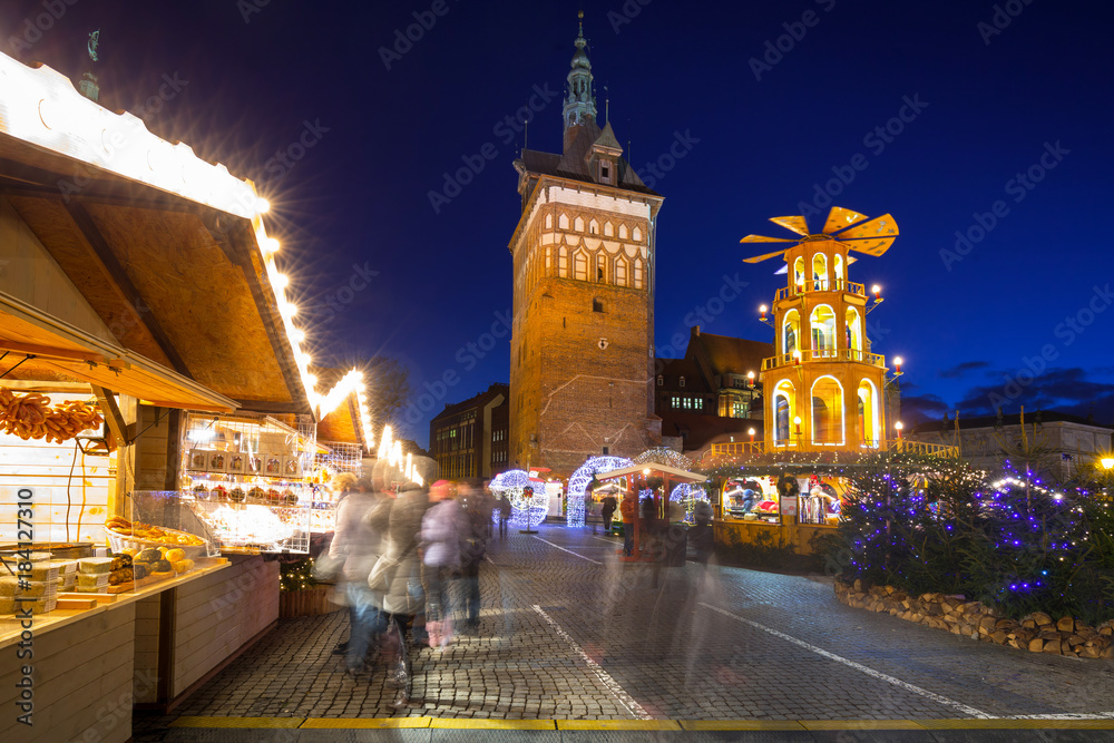 波兰格但斯克老城的传统圣诞集市
