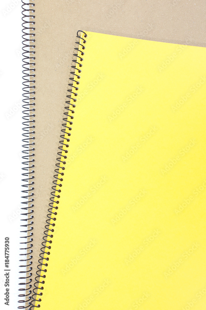 黄色笔记本封面，白底棕色笔记本