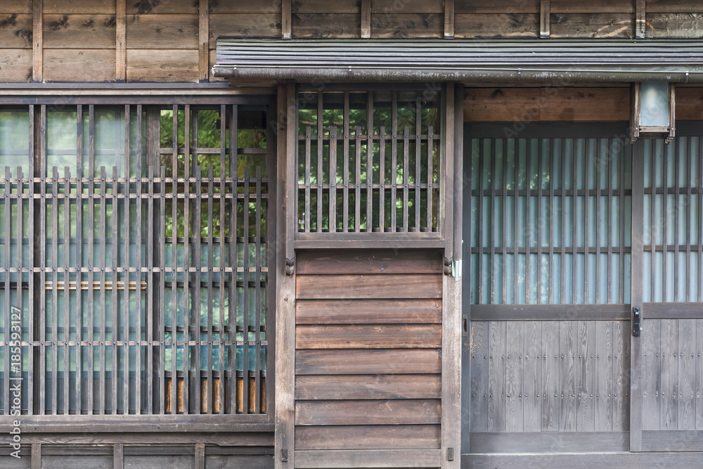 Shoji，由传统日式门、窗或房间分隔物组成