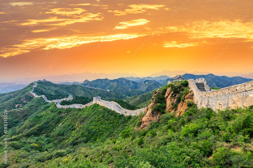 中国长城金山岭段，日落景观全景