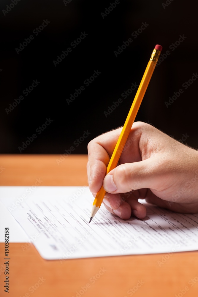 学生用铅笔填写考试答案