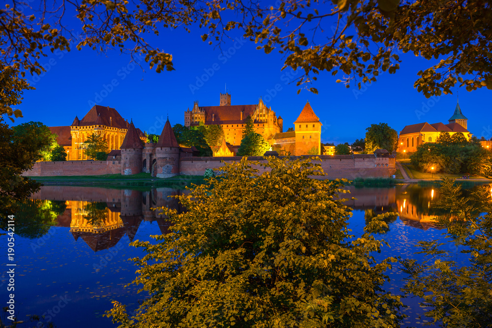 波兰条顿骑士团夜晚的马尔博克城堡