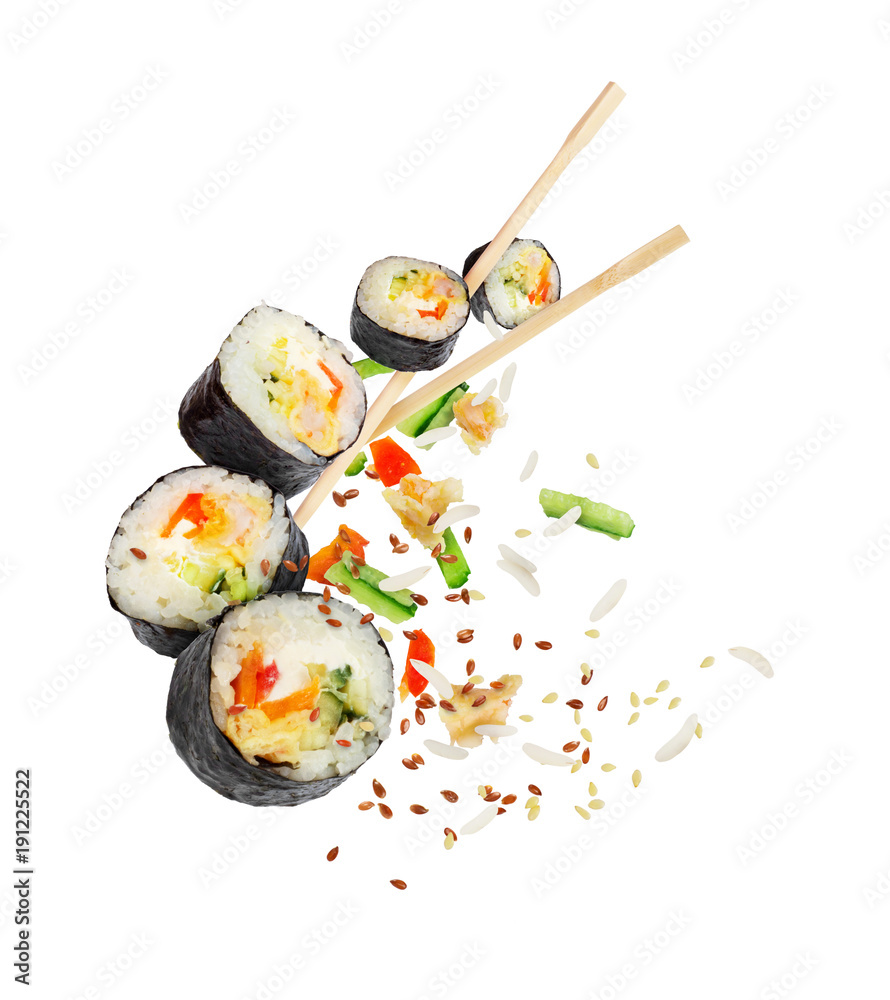 用筷子冷冻在空气中的寿司块，隔离在白色背景上