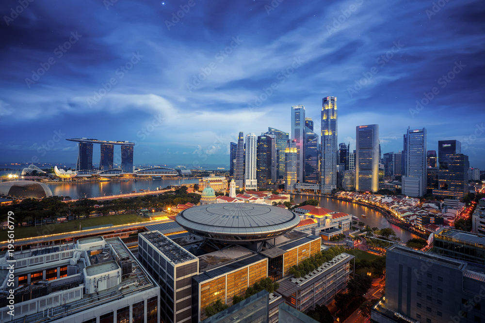 新加坡城市夜间景观，新加坡的主要道路和商业中心