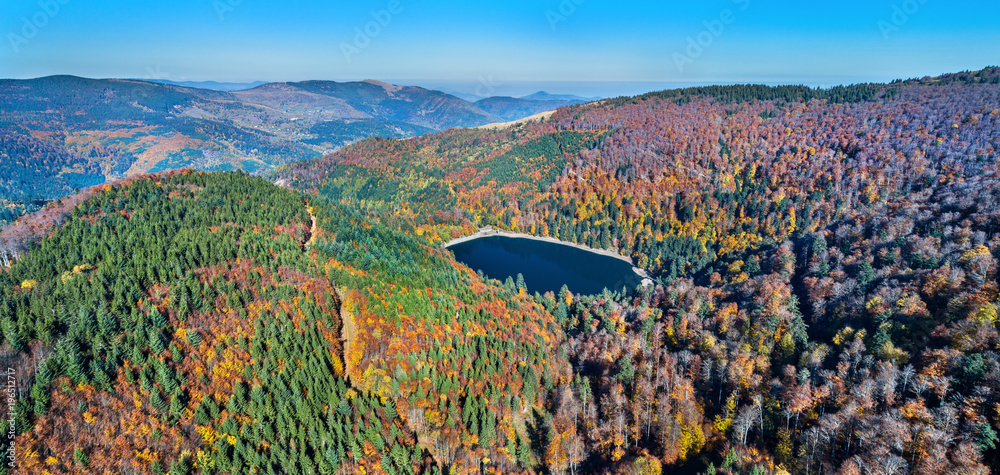 巴隆湖，法国上莱茵市沃斯日山脉的一个湖泊