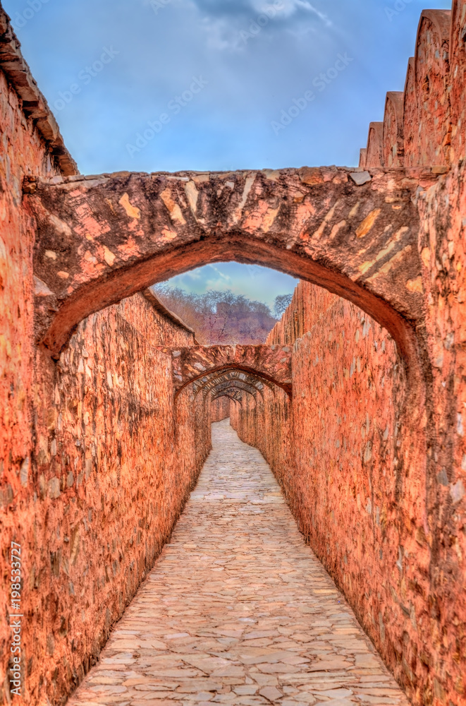 印度斋浦尔-拉贾斯坦邦阿米尔和斋浦尔堡之间的拱门