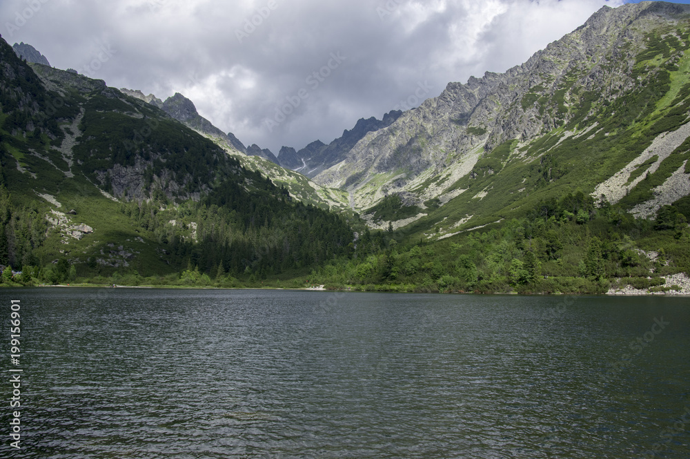 斯洛伐克高塔特拉山脉波普拉德斯克普勒索湖，令人惊叹的自然景观
