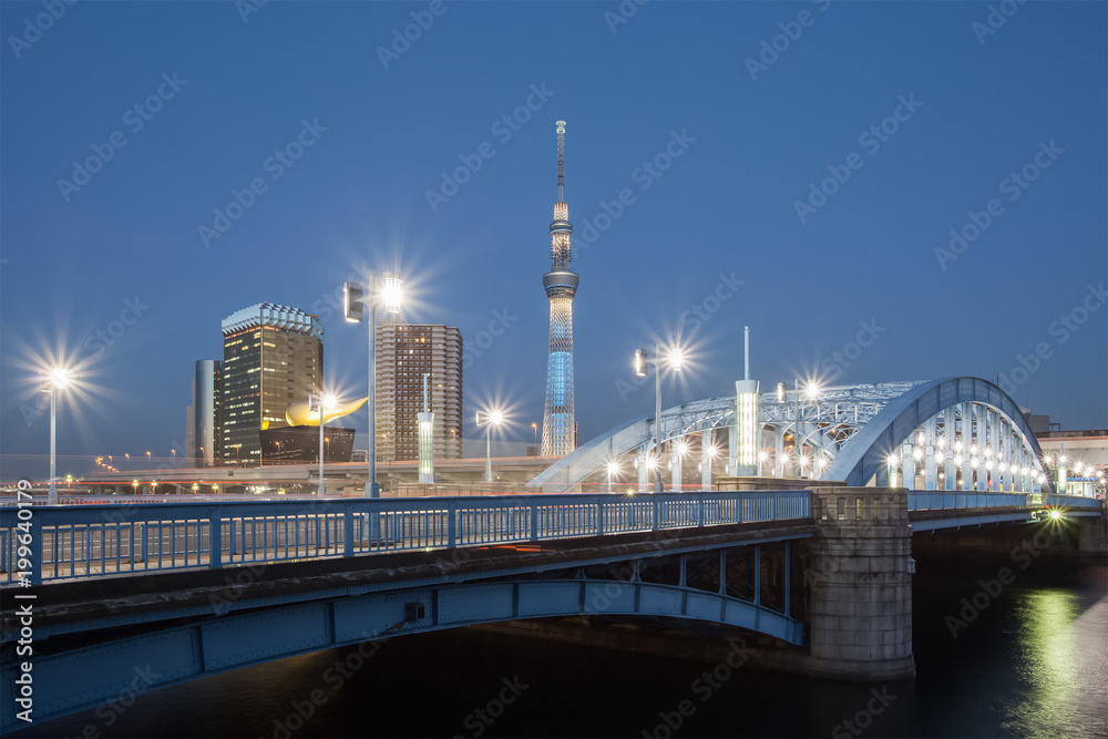 东京-2012年11月13日：东京天树（634米），日本最高的独立式建筑