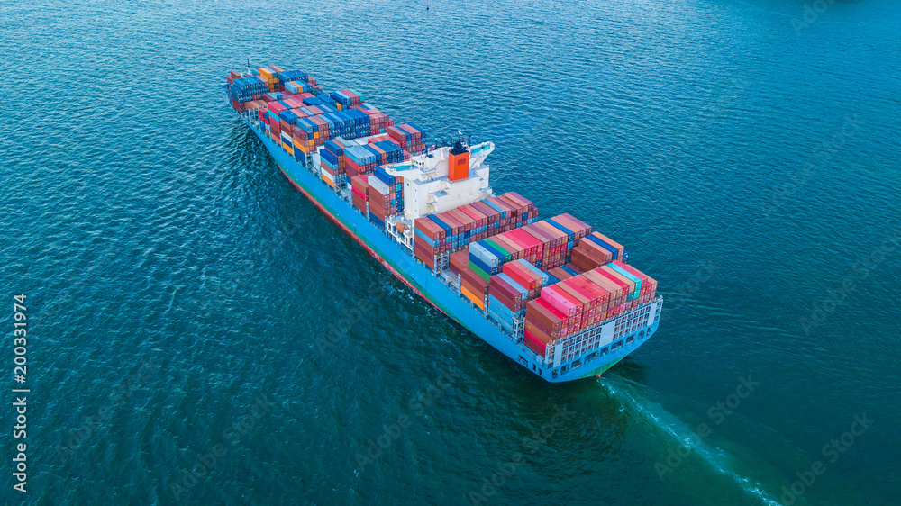 鸟瞰集装箱货船进出口业务，货运进出口业务